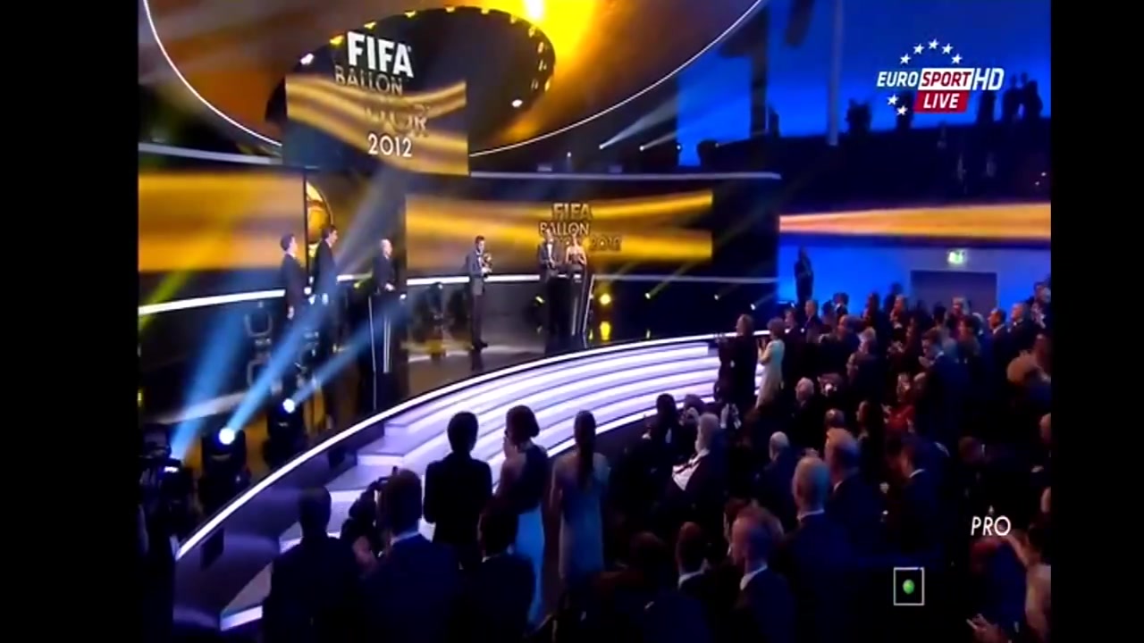金球奖，世界足球先生唯二两次全体起立：2012&2019梅西