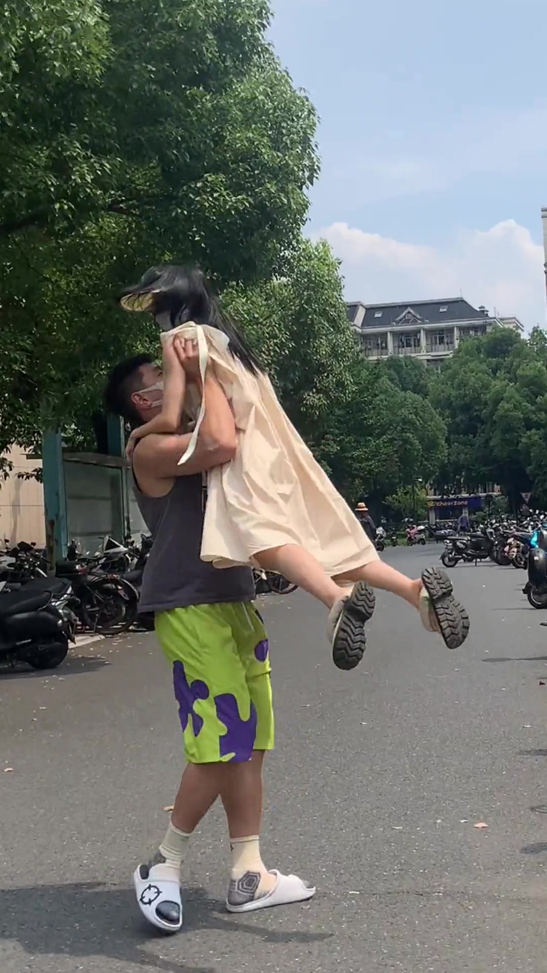 大学生情侣晒视频：体育生的恋爱多好啊 每天健康又快乐～