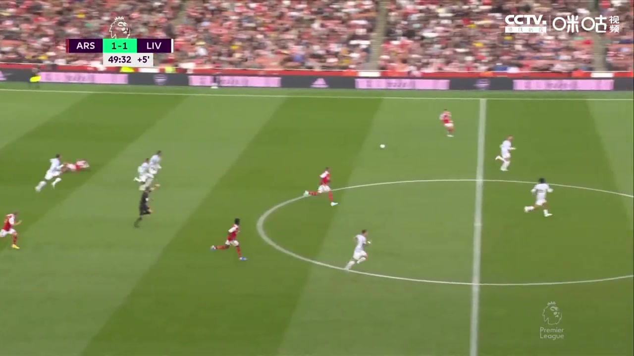 萨卡倒地铲射破门！阿森纳半场结束前再度领先2-1利物浦