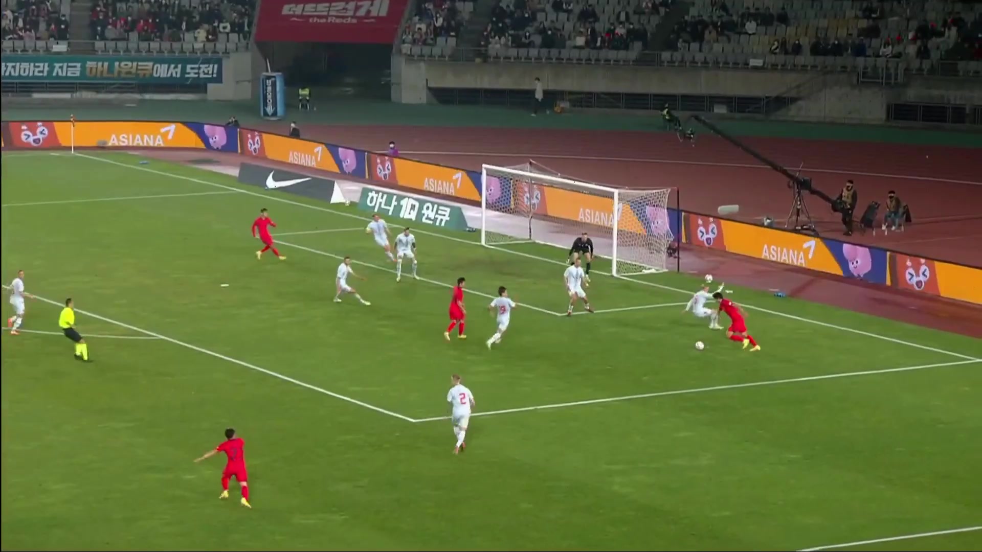 韩国1-0领先冰岛!曹圭成送助攻,宋敏圭头球破门