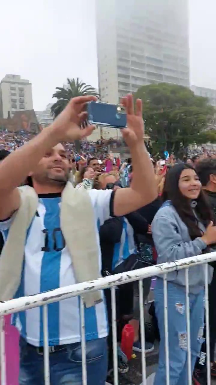 梅西打进精彩进球！在马德普拉塔的阿根廷球迷开始疯狂庆祝