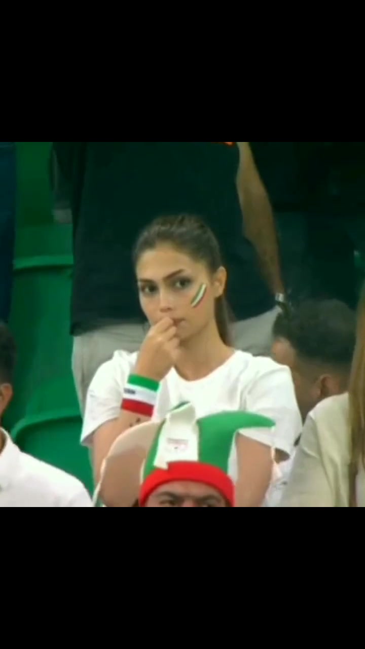 看台上再现神仙颜值伊朗女球迷