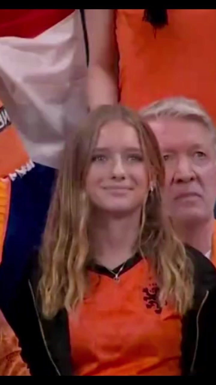 荷兰这位女球迷颜值什么水平？