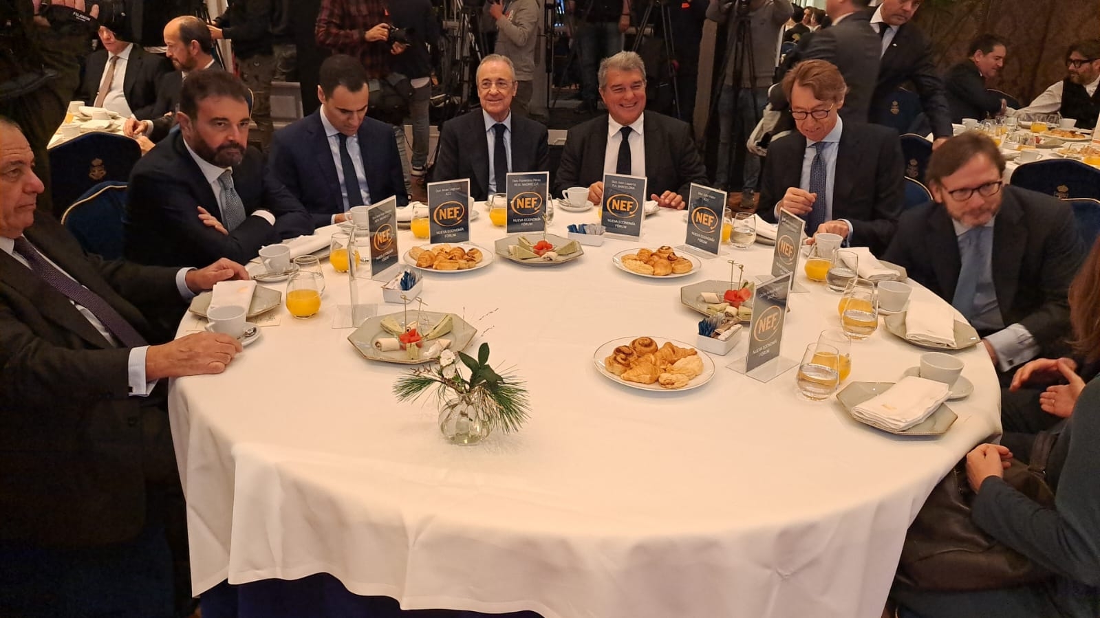 弗洛伦蒂诺、拉波尔塔和欧超CEO共同出席私人论坛晚宴