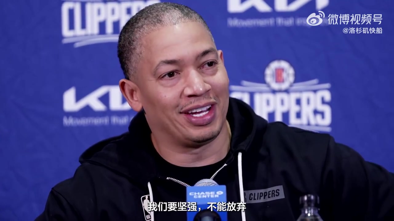 想到了啥？卢指导采访称我们要坚强不能放弃 说着说着突然笑场