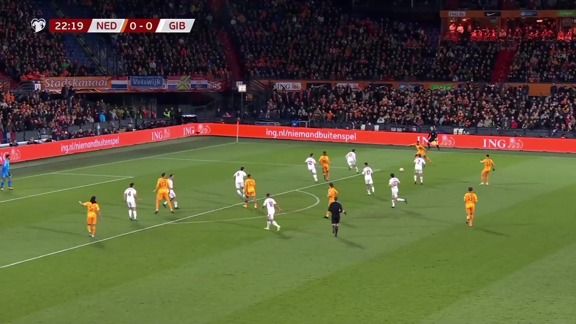 荷兰1-0领先！德佩禁区内头球破门建功