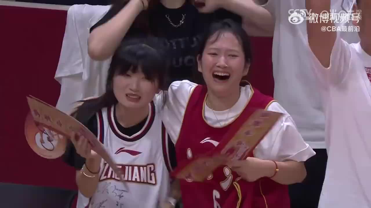 喜极而泣！两位小姐姐见证浙江队创造历史激动落泪