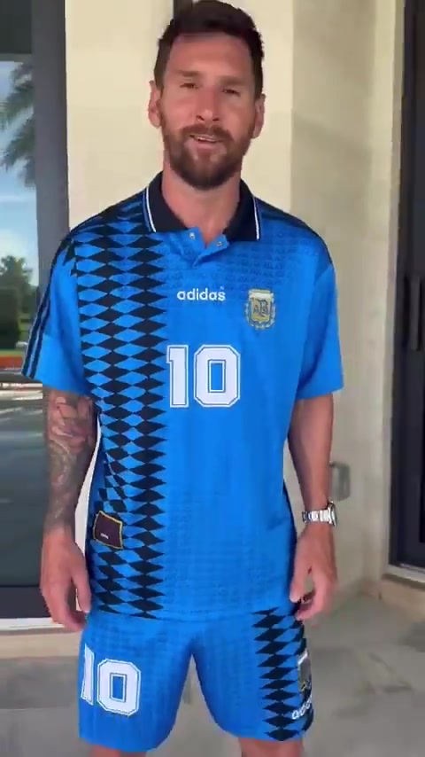 新皮肤！梅西身穿1994年世界杯10号球衣