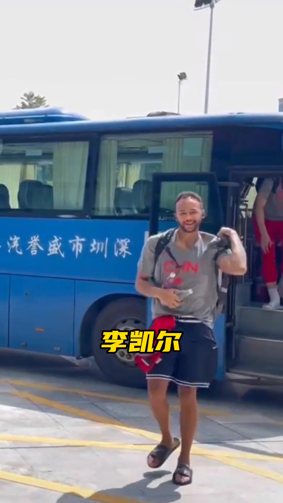 最后一站！中国男篮抵达深圳宝安体育馆进行训练