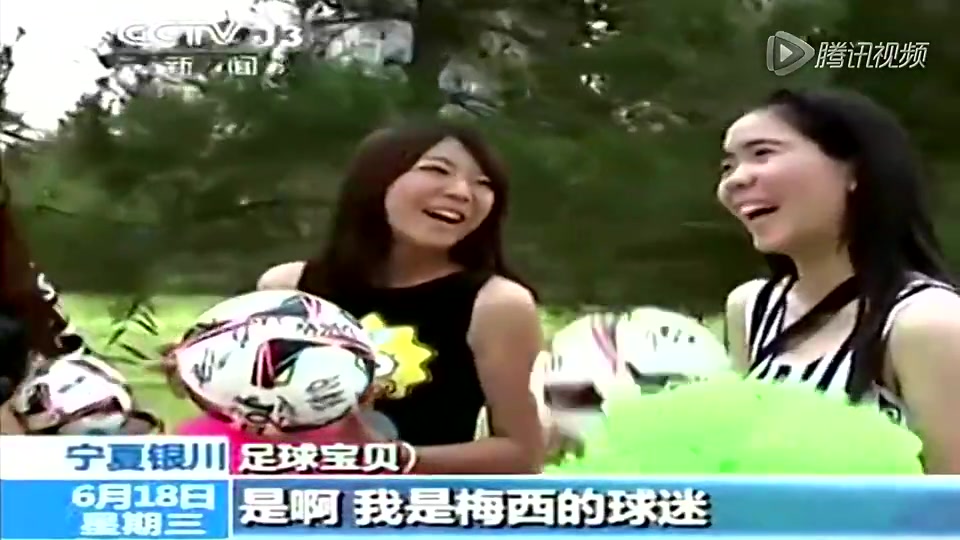 足球宝贝：特别喜欢梅西 因为梅西比C罗好看