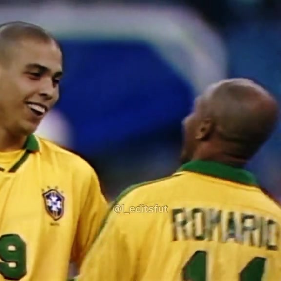 奢侈，当年的巴西由罗纳尔多与罗马里奥搭档锋线