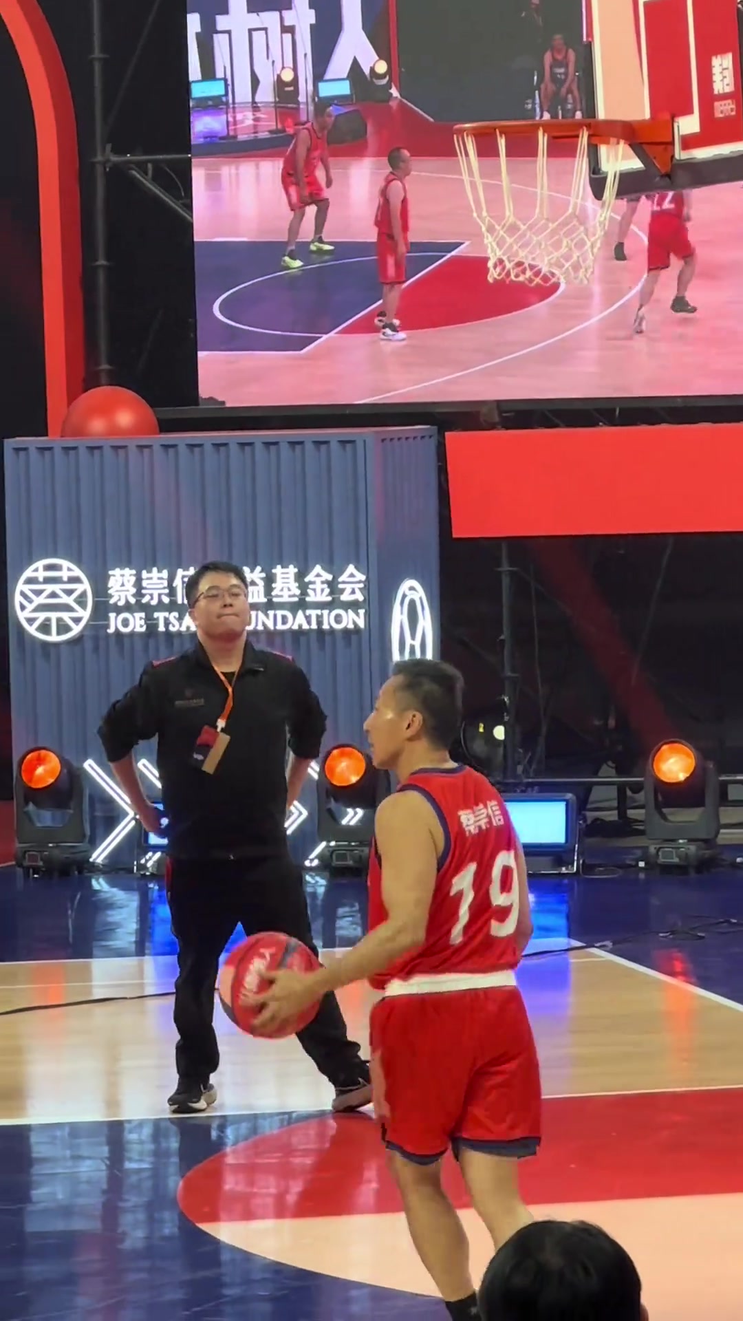 中国男篮的球员向来是不惹事也不怕事，面对挑衅从来没怂过