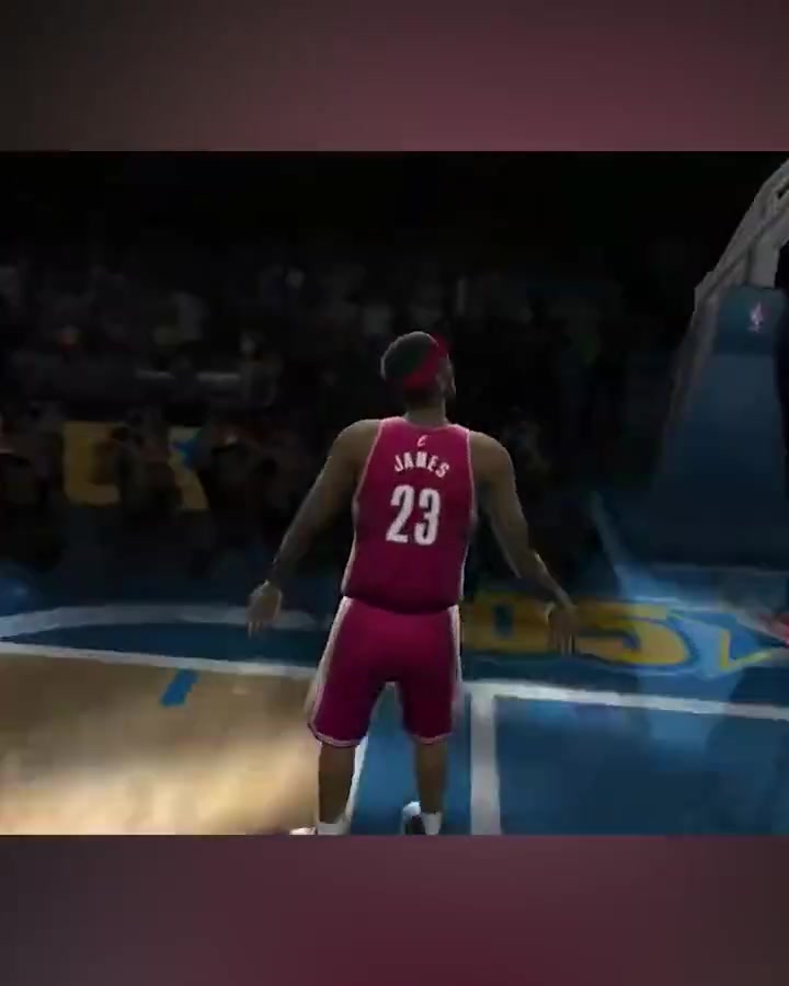 网友NBALive模拟詹姆斯逆天扣篮：这50分没跑吧？