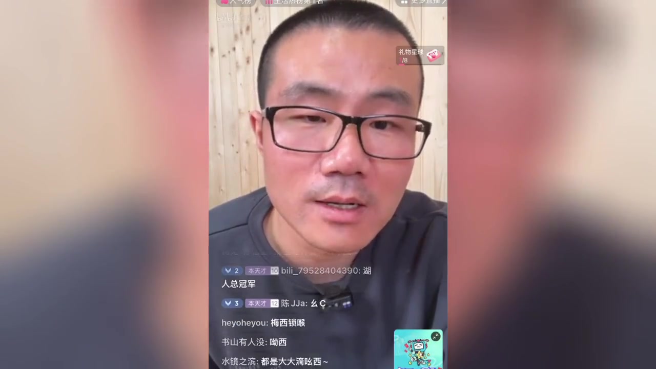 一起去现场吧！从地铁站出来就是卢塞尔球场和难以置信的氛围