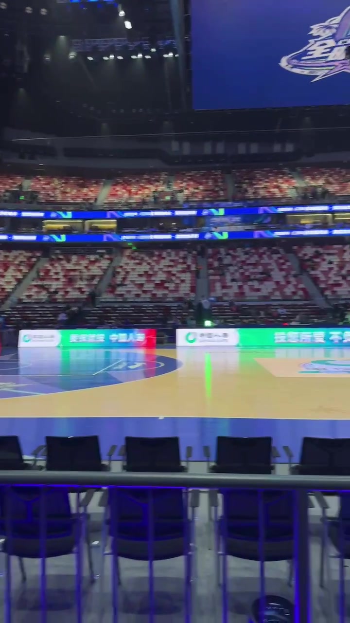 大家都还没入场么?CBA全明星星锐赛现场,都没啥球迷呀!