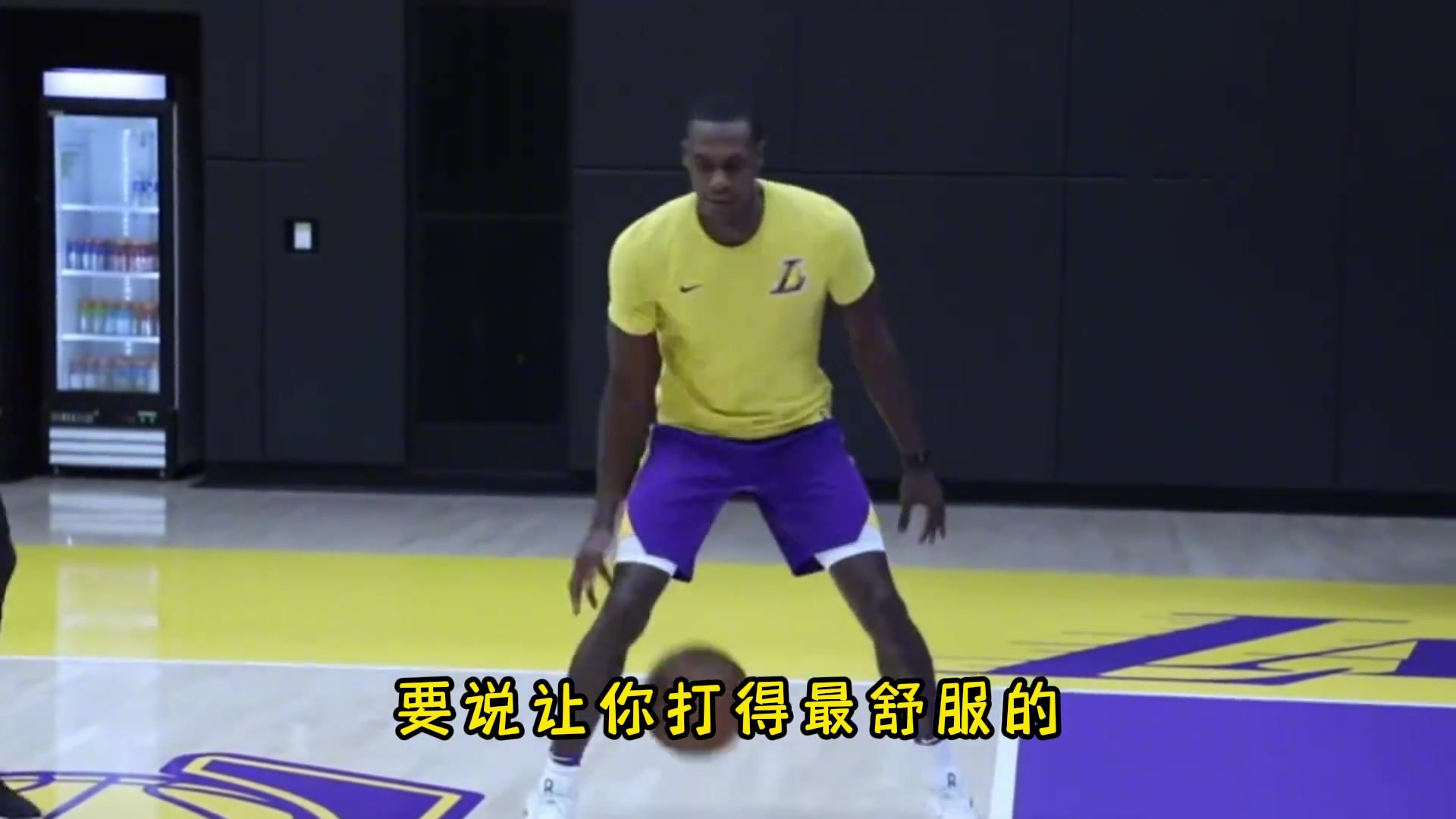 杨毅：我和10多位NBA球员打过球，而最会传球的人就是隆多！他传的就跟大夏天喝一瓶冷饮一样爽