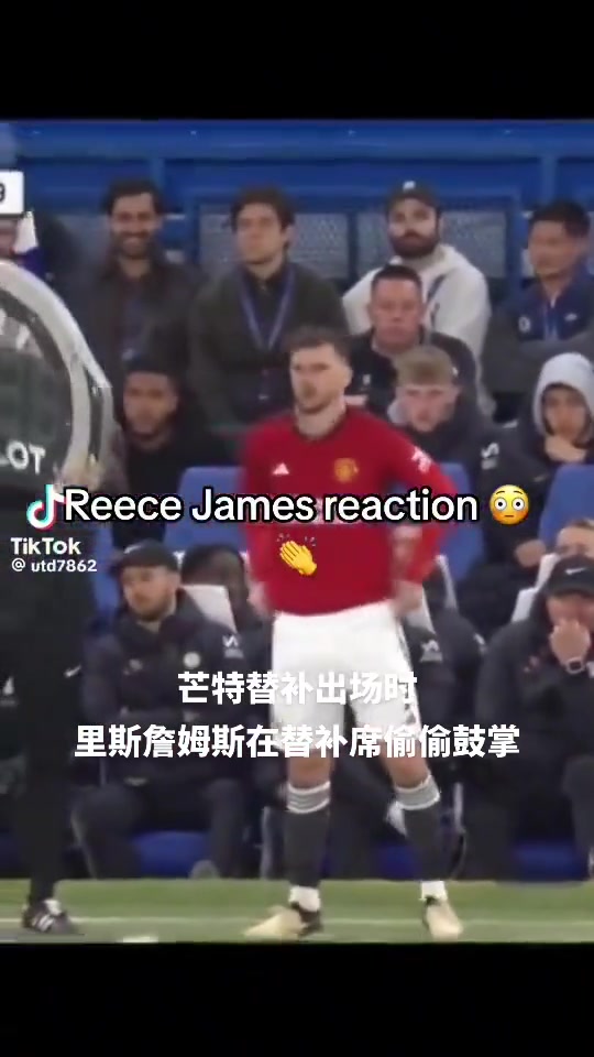 老朋友相见,芒特替补出场詹姆斯在替补席偷偷鼓掌