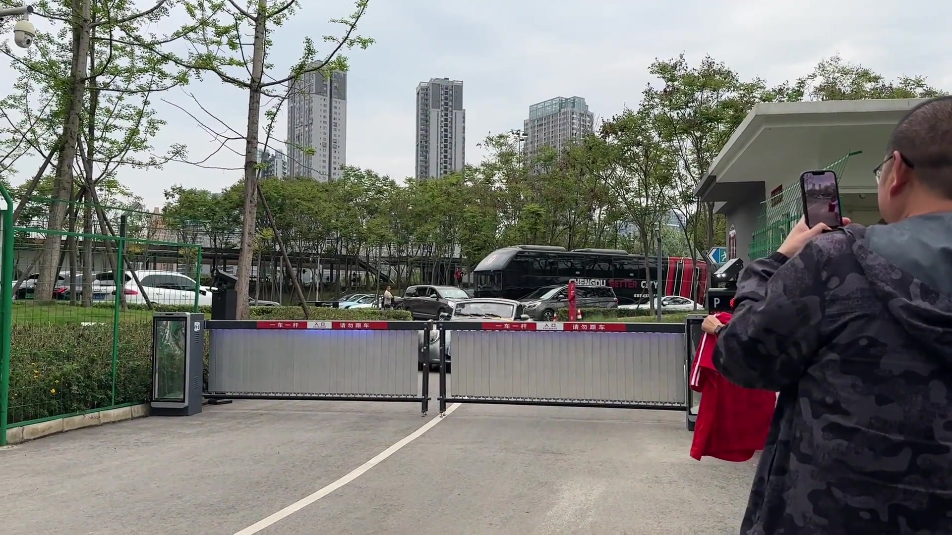 豪哥爱车怎么样?韦世豪开着跑车离开训练场