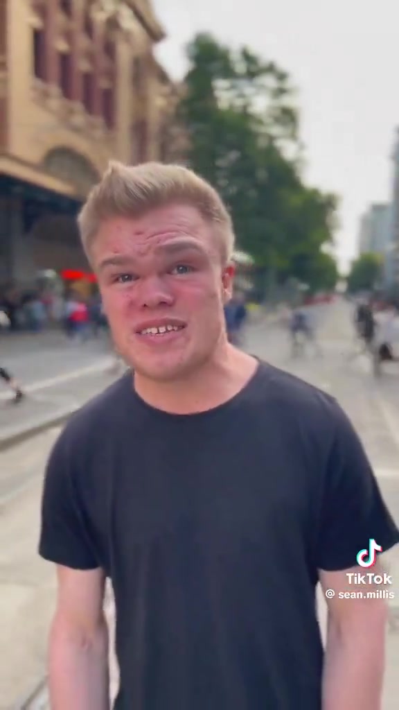 网友恶搞:哈兰德vs皇马个人集锦