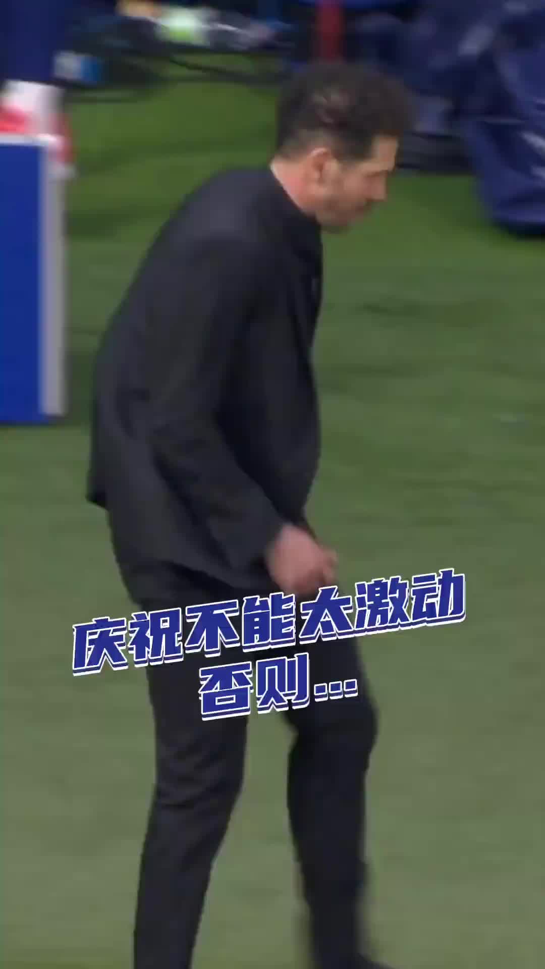 场上要有这样裁判谁能认真踢球啊