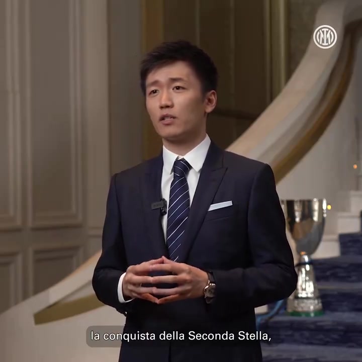 看他是骄傲的眼神藏不住，亦师徒亦是父子