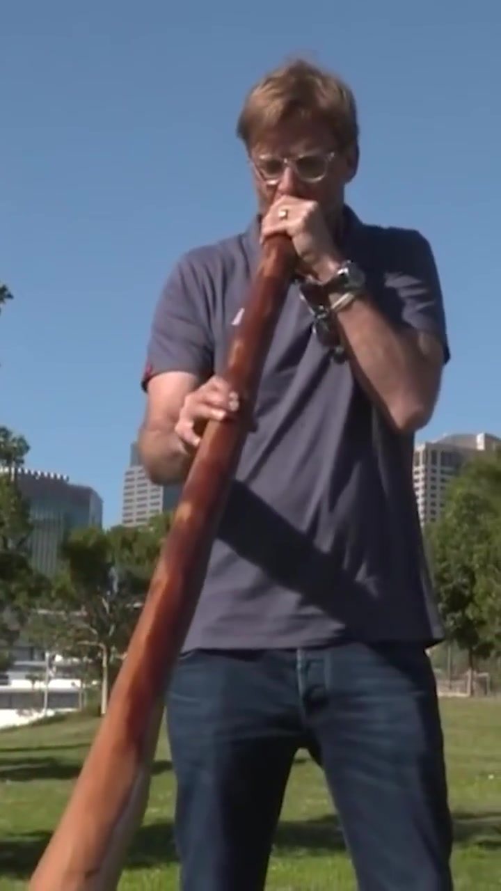 搞笑时刻,克洛普体验了一把原始生活