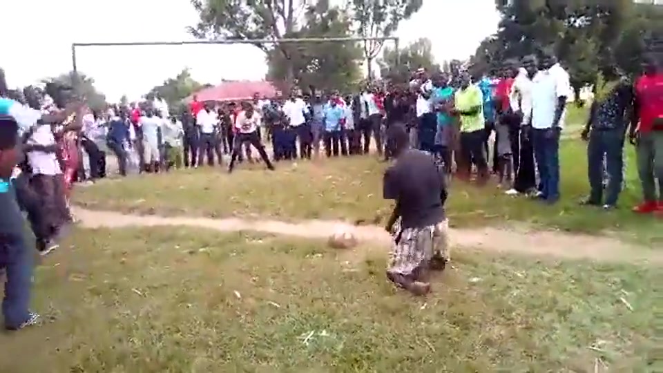 费尔南迪尼奥：裁判，我是真想给你一拳