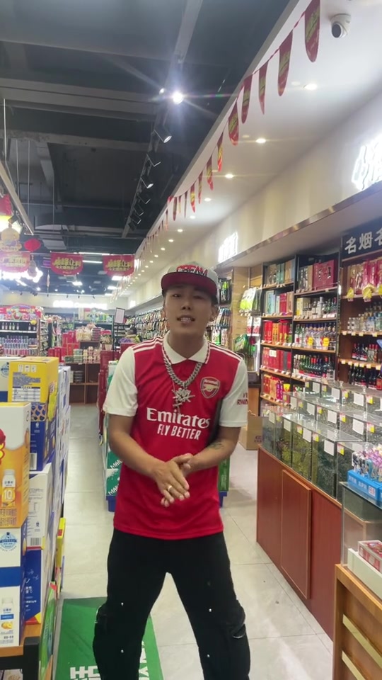 wtf bro m3!近期最火的说唱歌手诺米,居然是阿森纳球迷?
