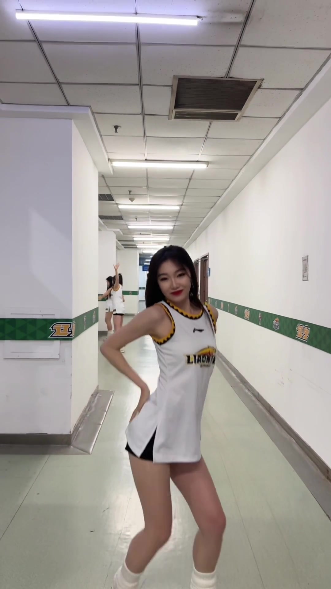 辽宁啦啦队小姐姐《sexy love》热舞:欢姐版运镜=满分