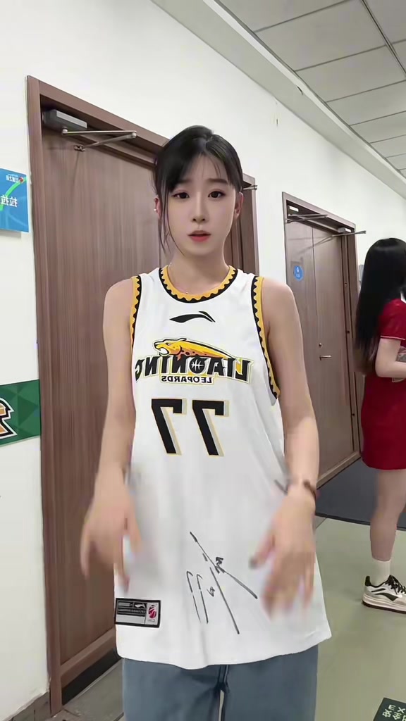 大胜晋级!辽宁啦啦队姑娘赛前发视频:准备好迎接今晚的绿色海洋了吗?