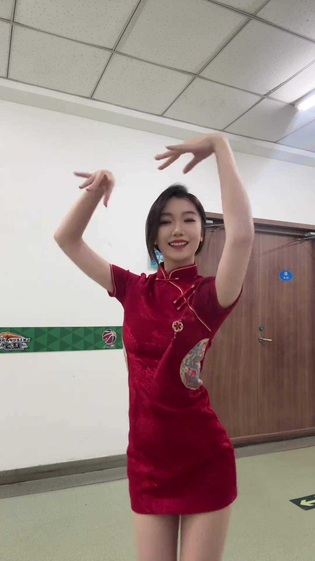 赢球啦!辽宁啦啦队小姐姐献上旗袍热舞~