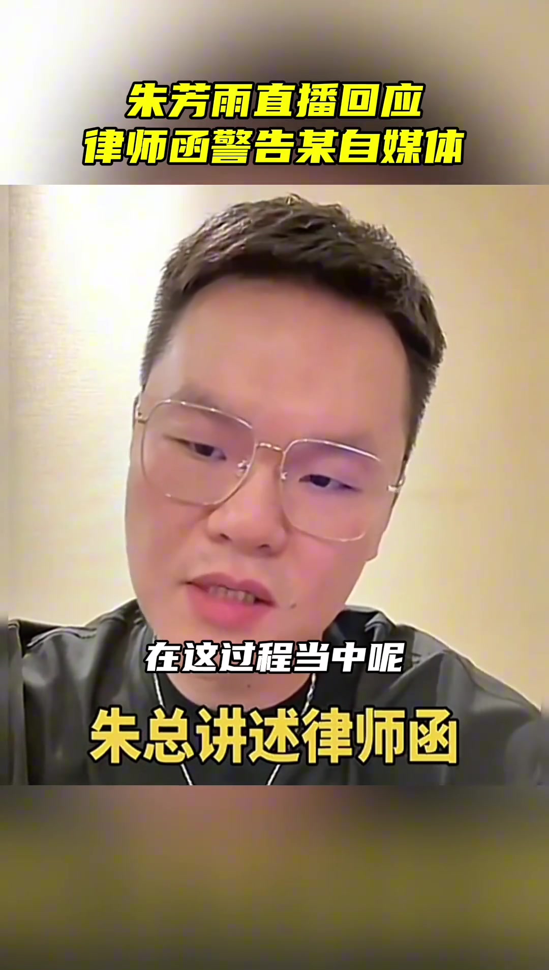 2017年新疆男篮首夺CBA总冠军，姚明亲手将冠军鼎交给昔日恩师李秋平
