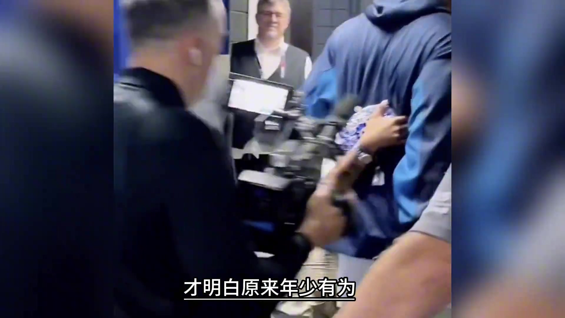 好远！不是罚球线也差不多了！