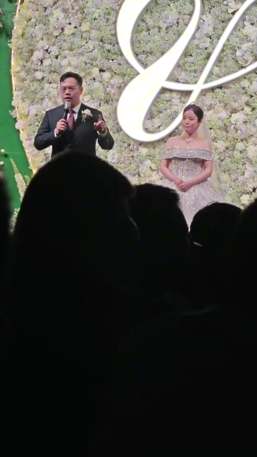 这还要如愿了?解说员王子星曾在婚礼上大喊:森林狼总冠军~