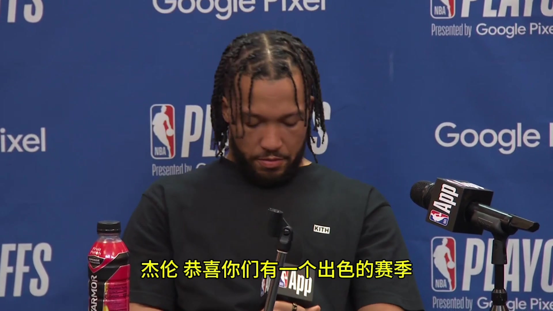 布伦森:我手骨折是在第三节的时候,切球切到哈利伯顿腿上