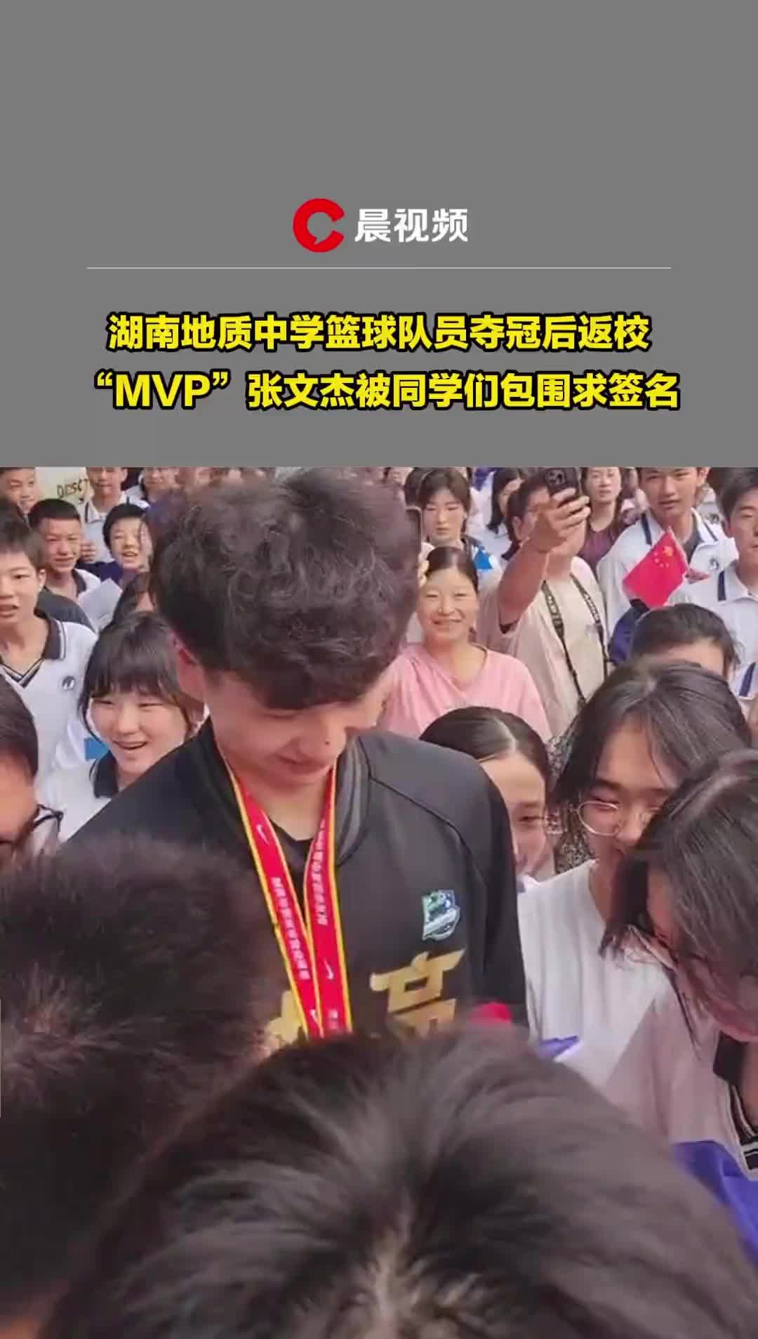卧了个槽！小琼斯这个滞空也太逆天了