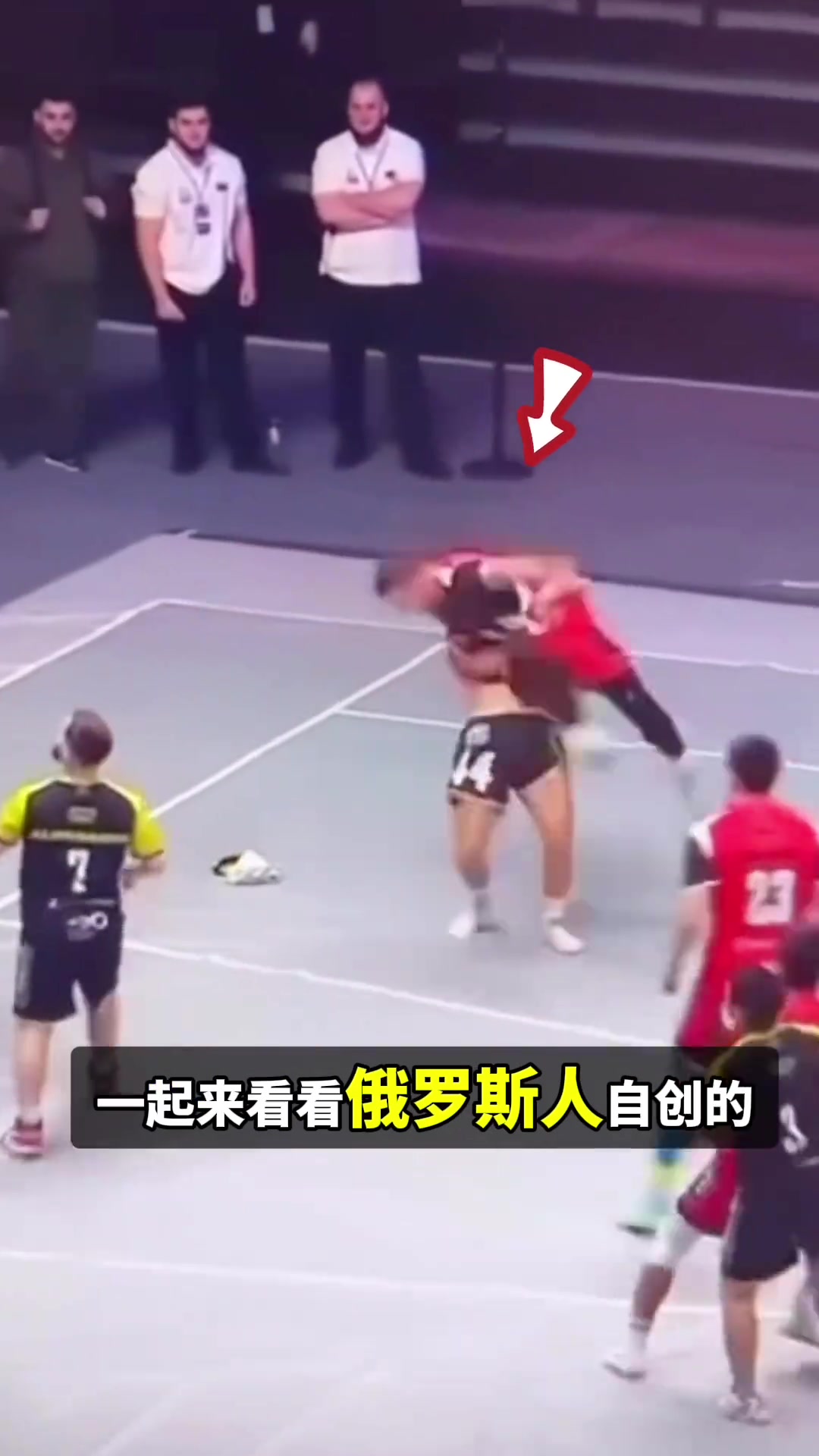 说着字正腔圆的“你好”，李凯尔又为唐斯/华子/戈贝尔拉票