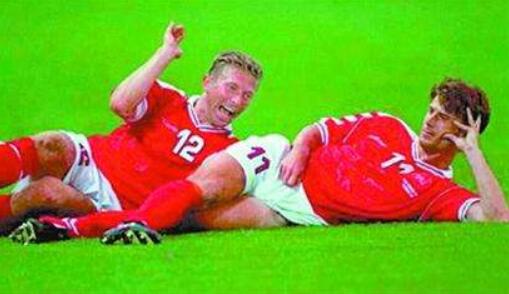 【世界杯名场面】1998年世界杯，劳德鲁普睡美人庆祝