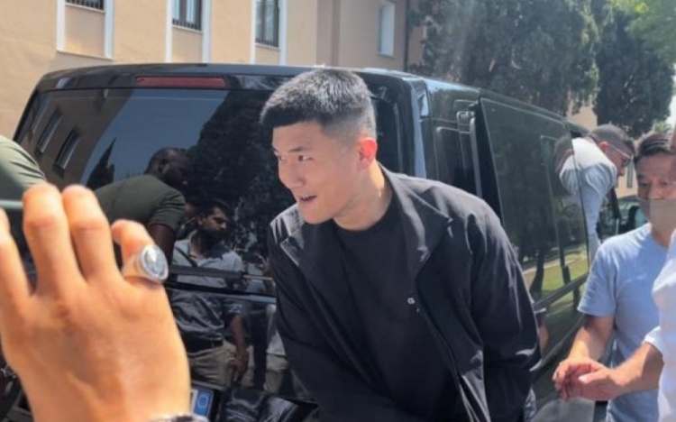 迪马济奥:金玟哉已抵达那不勒斯,将在今天进行体检