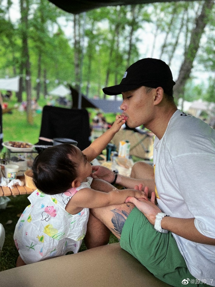 从小培养！原帅晒与女儿外出露营照：上瘾系列之亲子露营