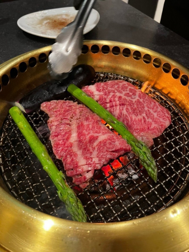 韩国网友分享：Chovy、Peanut和Morgan一起吃的3000元烤肉