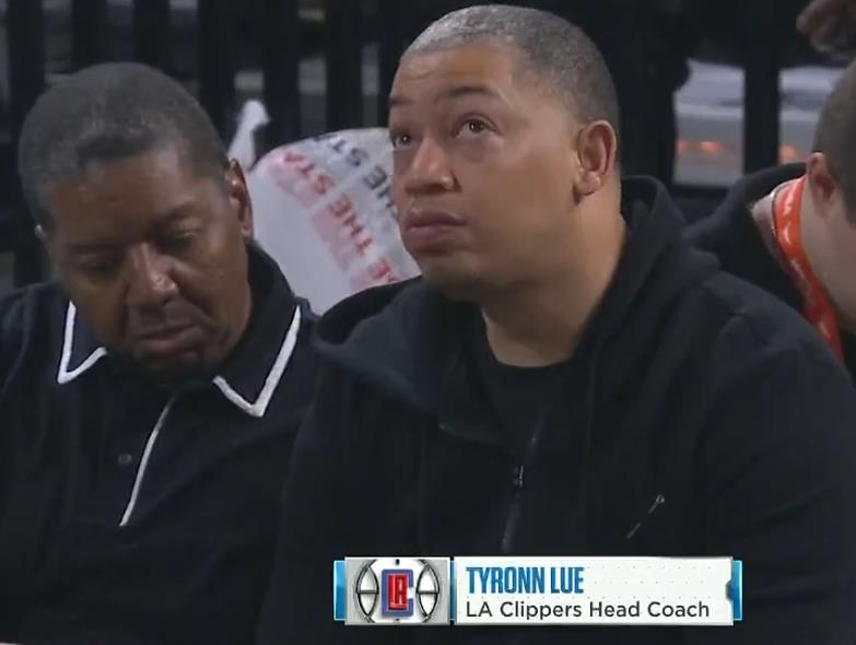 人类逆转精华！WNBA总决太阳落后18分 镜头给到卢指导
