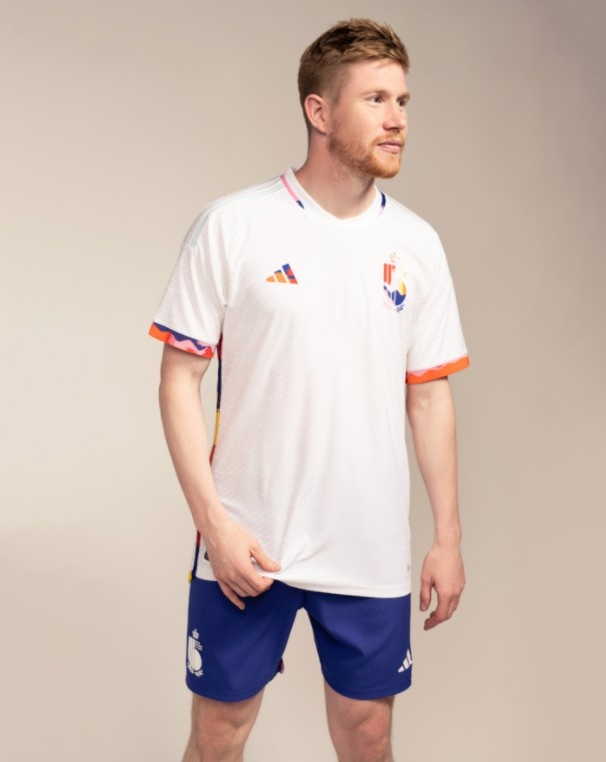 比利时发布世界杯客场球衣：主体为白色 德布劳内出镜亮相