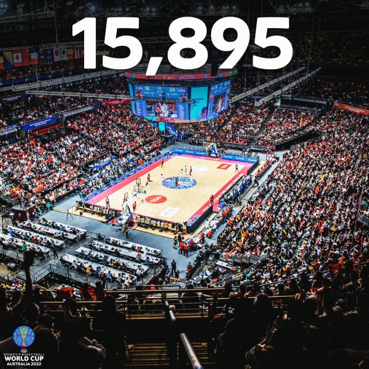 再次刷新上座纪录！中国女篮VS美国一役共15895名球迷进场
