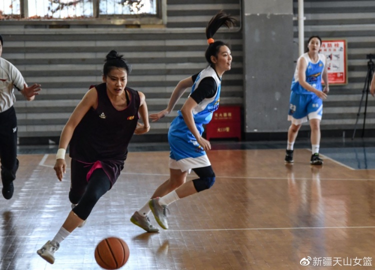 新疆女篮：WCBA的裁判判罚尺度也如CBA一样全面向FIBA看齐