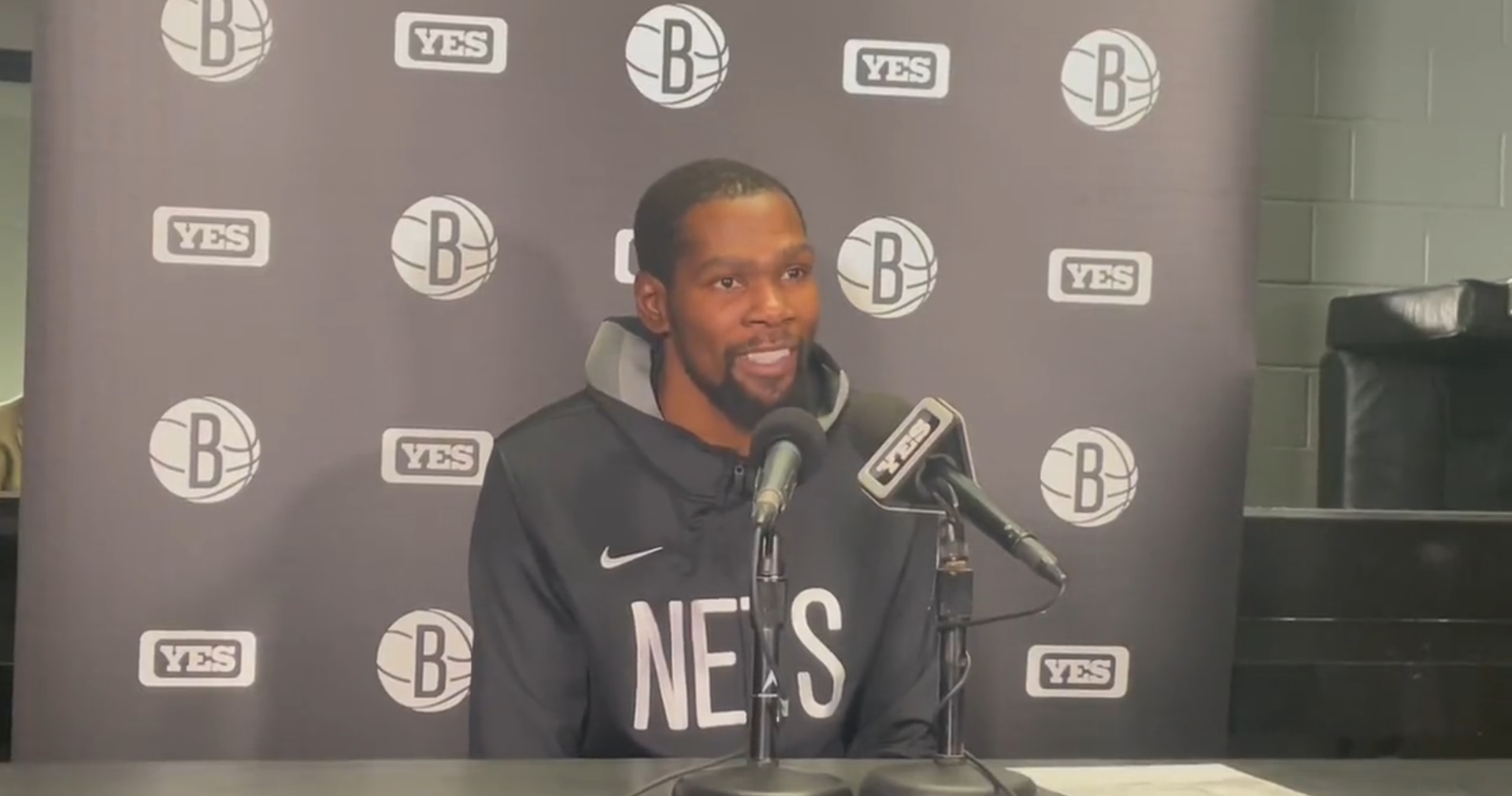 KD：詹姆斯是历史前二或前三 到这个年纪人们还想看我们交手很酷