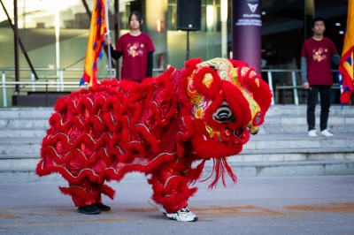 直播吧在现场|诺坎普庆祝中国新年，舞龙、舞狮、书法体验齐上阵