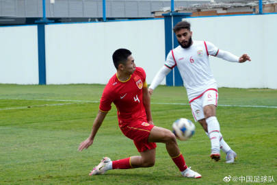 艾菲尔丁直接任意球破门，U20国足1-1阿曼U20