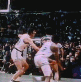 官方预热！NBA官推赛前晒詹姆斯&贾巴尔生涯勾手进球视频对比
