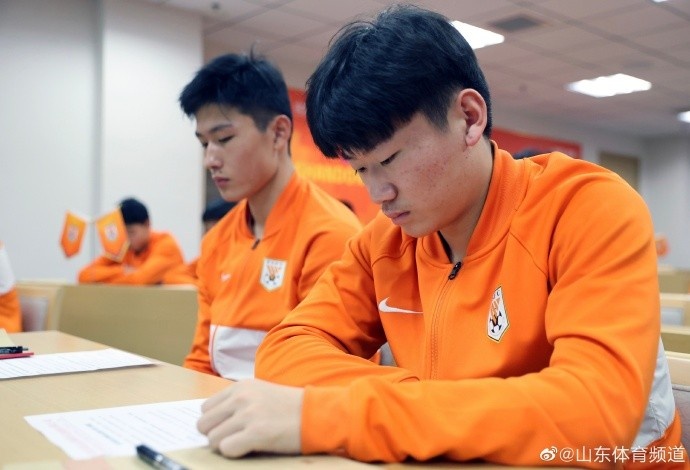 鲁媒：加强球队作风纪律建设，山东泰山开展系列学习活动